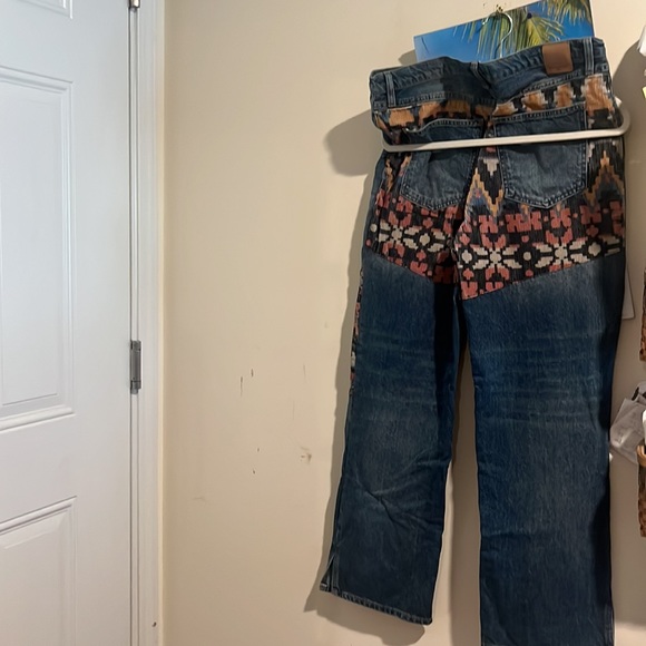 Gorgeous We the Free Denim Jeans with a button up fly. - Picture 2 of 4